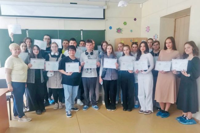 В Ухтинском медицинском колледже школьники завершили обучение на младшую медицинскую сестру
